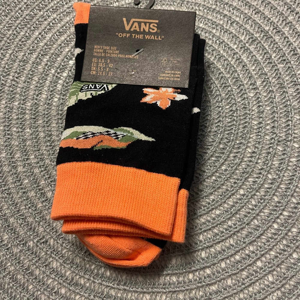 Van new crew cut style socks fits women size 6-10